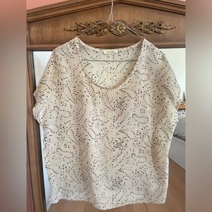 100% silk loose top - American vintage brand - ecru with black flowers pattern.